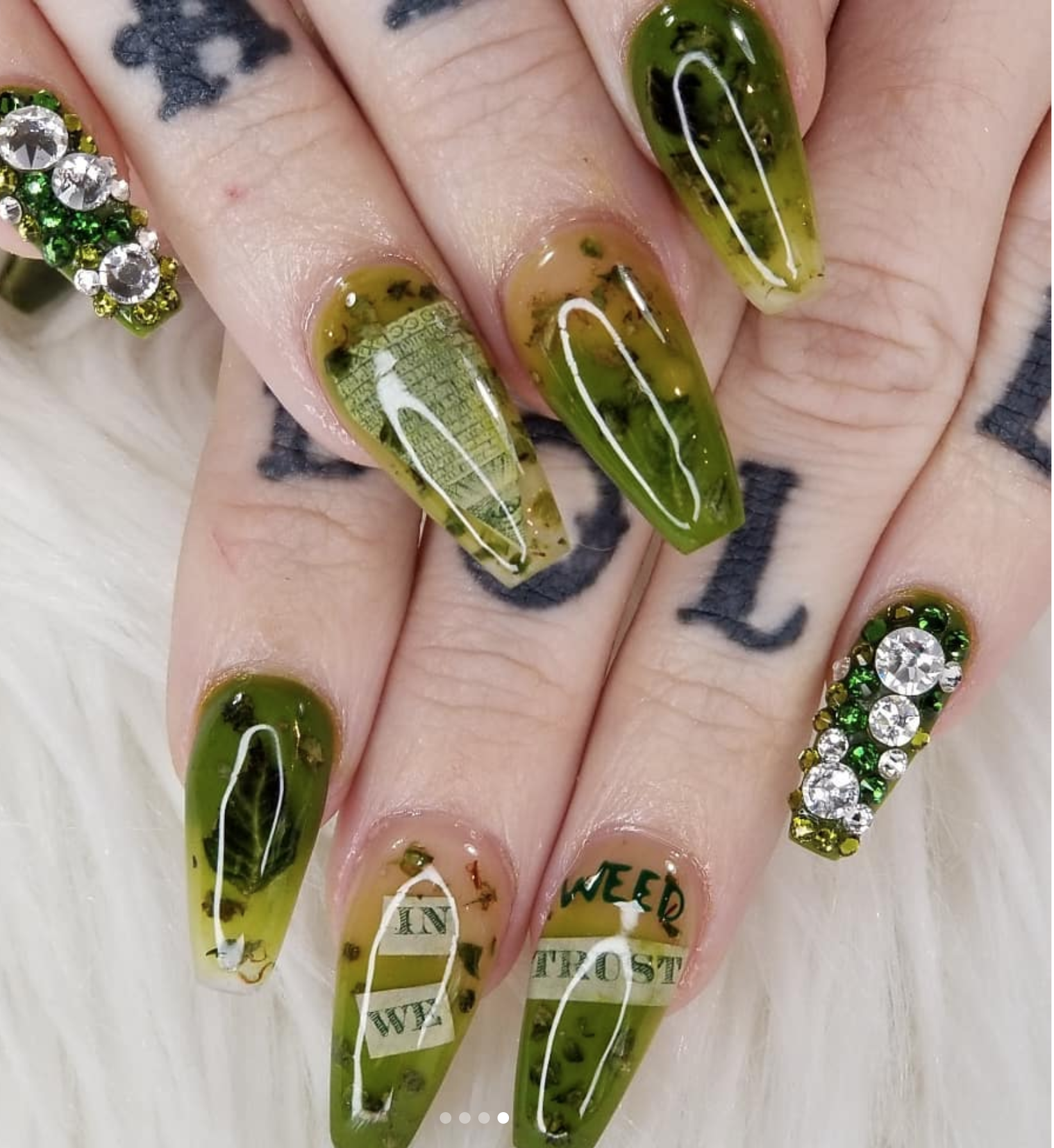Here's the nail art I did for 4/20 this year 🍃💅 Was too busy celebrating  that day to remember to post. Hope you all had an exquisite week! :  r/entwives